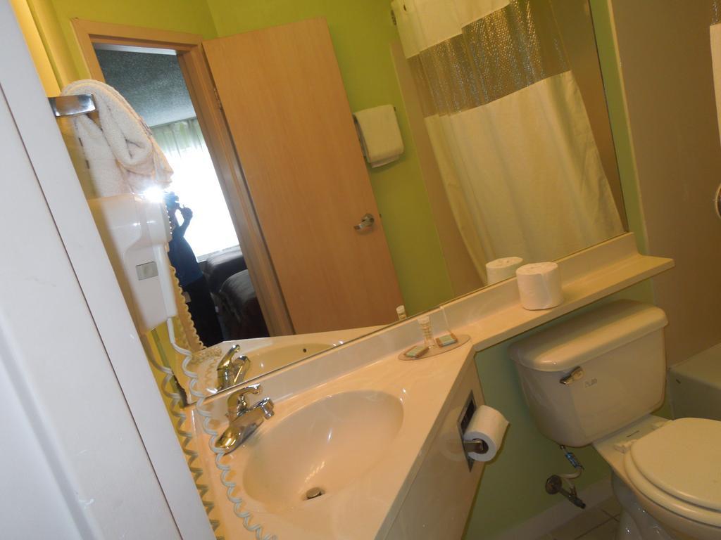 Travelodge - Cincinnati シャロンビル 部屋 写真