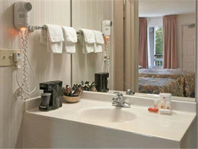 Travelodge - Cincinnati シャロンビル 部屋 写真